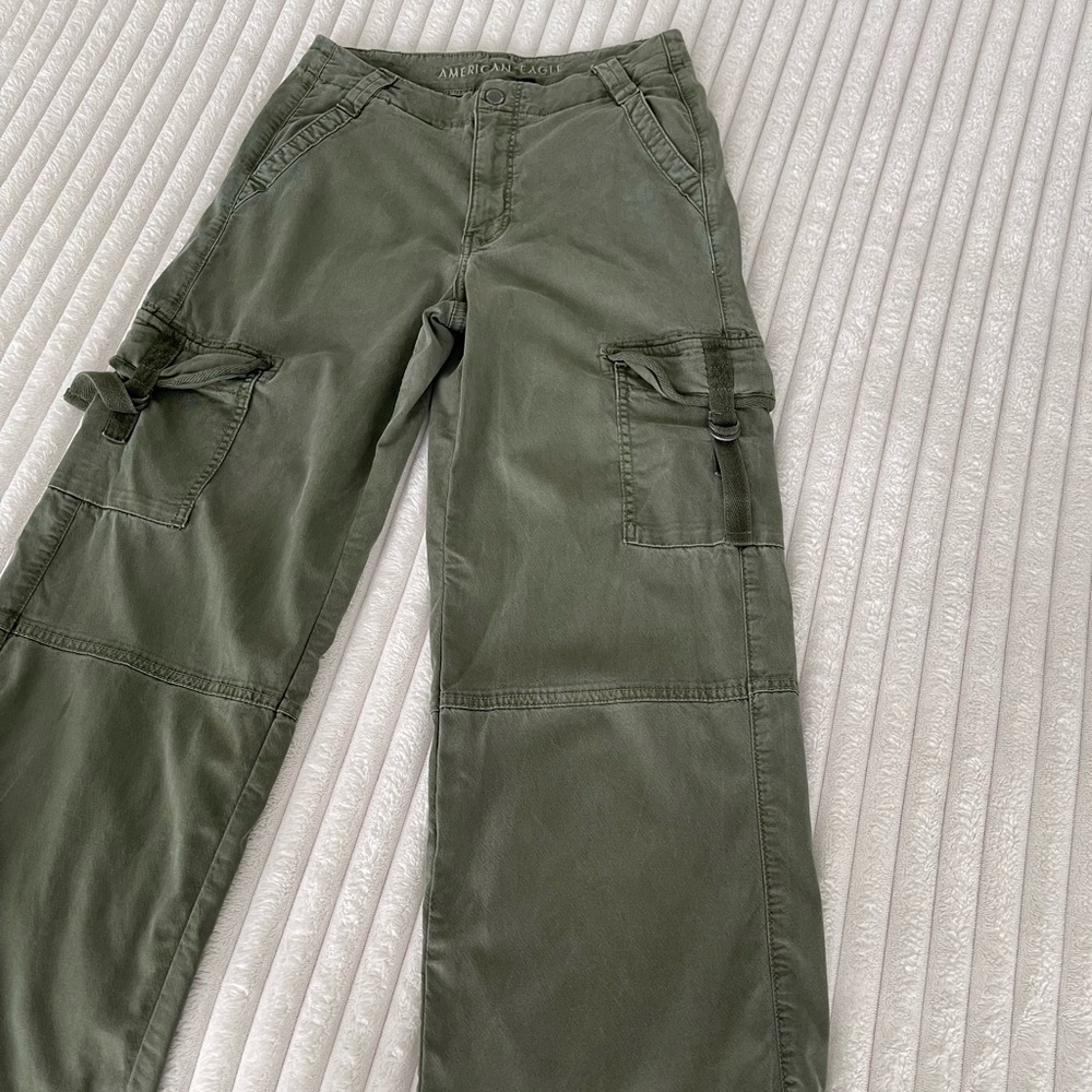 American Eagle Super High-Ride Baggy Wide Leg Cargos - Picture 5 of 5